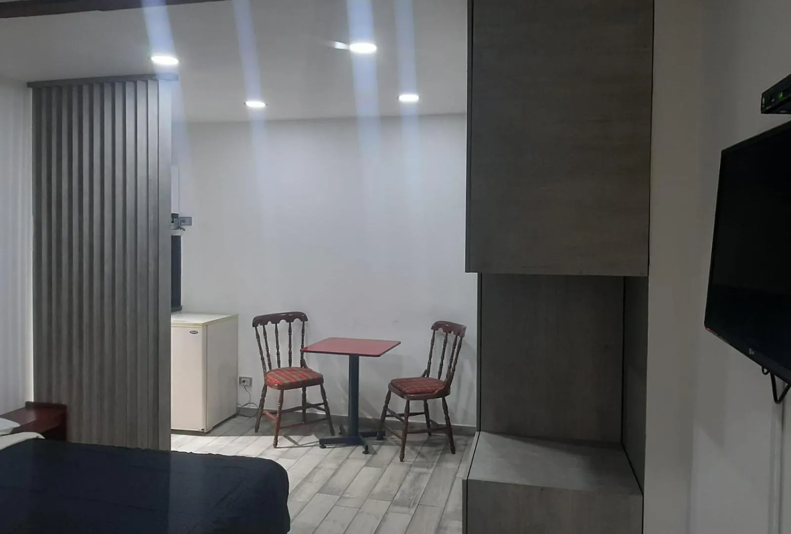 Sector De Corferias , Apartaestudios Y Habitaciones , A 10 Cuadras Embajada Americana , Cerca Al Can , G 12 , Universidad Nacional , Aeropuerto A 2 Cuadras Estacion Ciudad Universitaria Marque-Tresdiecisietecincoveintisieteveintiseistreintayuno Bogotá 0*,