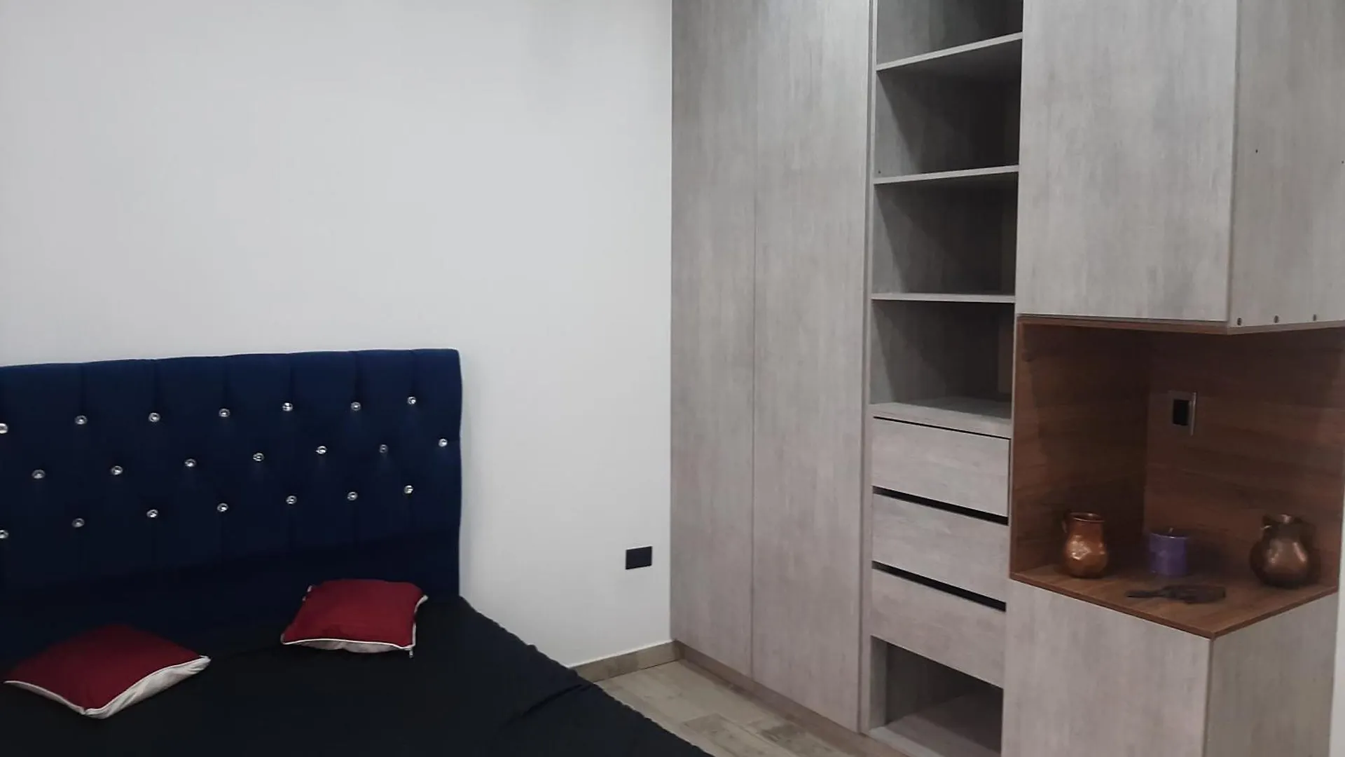 Sector De Corferias , Apartaestudios Y Habitaciones , A 10 Cuadras Embajada Americana , Cerca Al Can , G 12 , Universidad Nacional , Aeropuerto A 2 Cuadras Estacion Ciudad Universitaria Marque-Tresdiecisietecincoveintisieteveintiseistreintayuno Bogotá